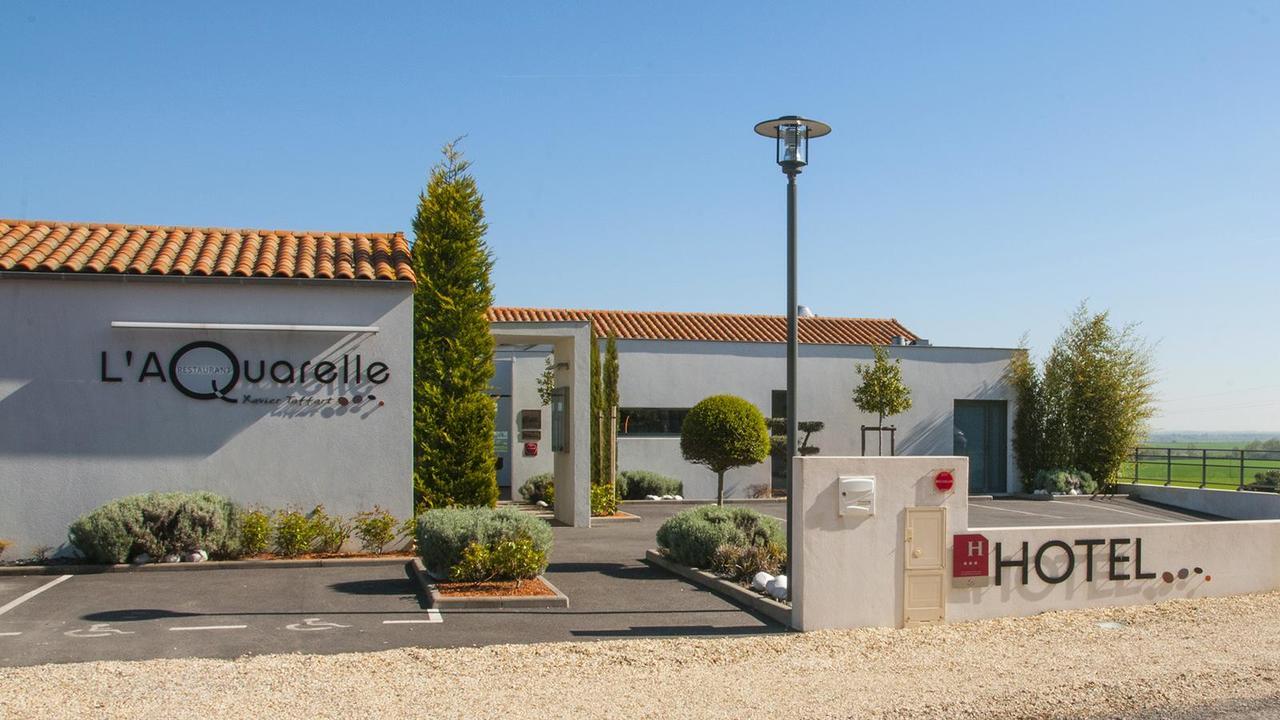 Hotel-Restaurant L'Aquarelle Breuillet  Buitenkant foto